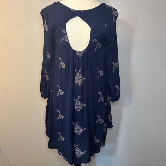 Altar'd State Embroidered Boho Long Sleeve Dress Cut Out Back Navy Size Small - Picture 2 of 6